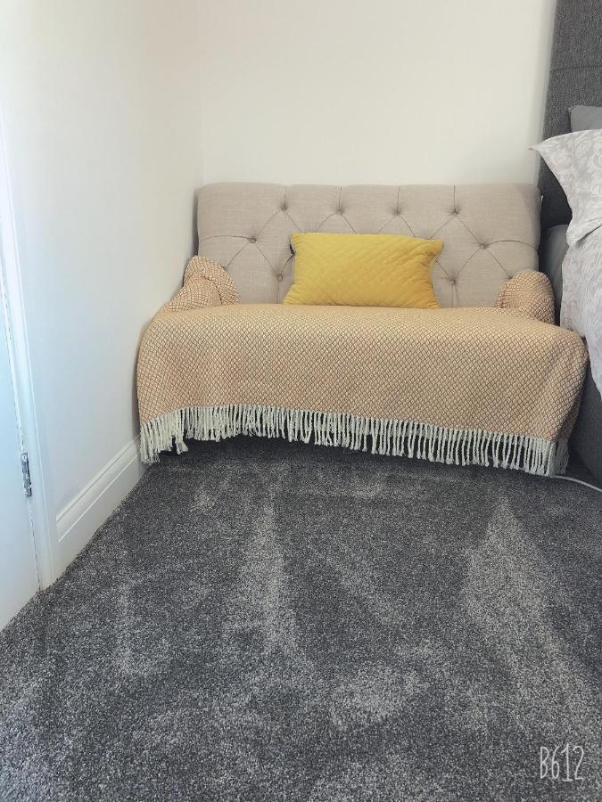 Flat 1 - Entire Modern Studio With En-Suite And Free Parking Close To Qmc, City Centre & Notts Uni นอตติงแฮม ภายนอก รูปภาพ