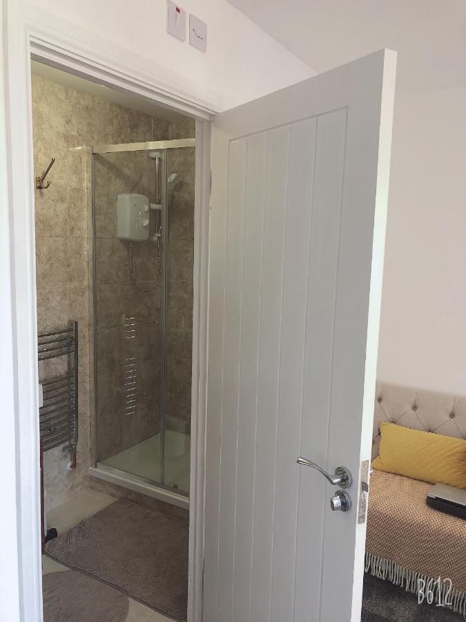 Flat 1 - Entire Modern Studio With En-Suite And Free Parking Close To Qmc, City Centre & Notts Uni นอตติงแฮม ภายนอก รูปภาพ